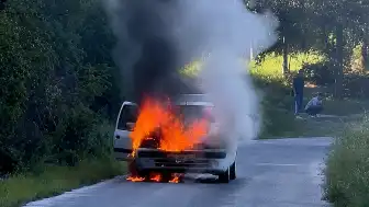 Osmaniye'de Ormana Yakın Noktada Otomobil Yangını Söndürüldü