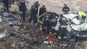 Otomobil dereye yuvarlandı: 2 kişi hayatını kaybetti, 1 kişi yaralandı