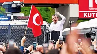 Özgür Özel, TOMA Üzerine Çıktı: "Parti Fiilen Kapanmıştır"