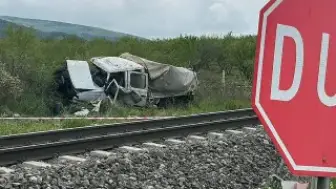 Raylarda Kaza: Kamyonete Çarpan Tren 1 Kişinin Ölümüne, 3 Kişinin Yaralanmasına Neden Oldu