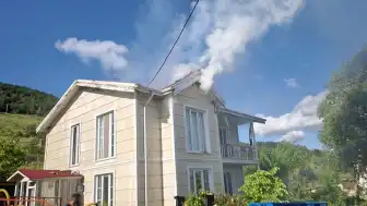 Sakarya'da Villada Yangın: Çatıda Hasar Oluştu