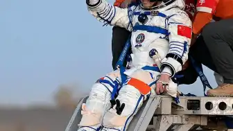 Shenzhou-21 Astronotları 210 Günlük Görevin Ardından Dünya'ya Döndü