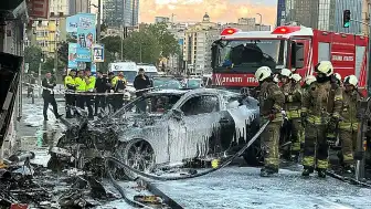 Şişli'de İş Yerine Giren Otomobil Yangın Çıkardı, 2 Yaralı