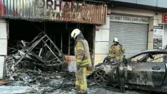 Şişli'de otomobil iş yerine daldı: 2 yaralı, yangın çıktı