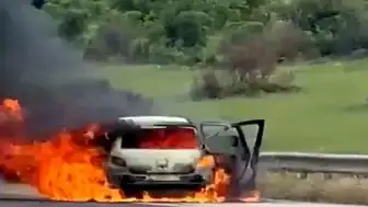 TAG Otoyolu'nda Seyir Halindeki Otomobil Alevlere Teslim Oldu