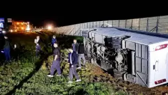 Taraftarları Taşıyan Midibüs Devrildi: 25 Yaralı