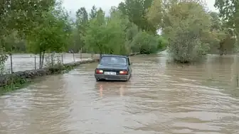Tokat'ta Çekerek Irmağı Taştı: Köylerde Ulaşım ve Tarım Durdu