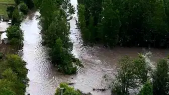 Tokat'ta Yeşilırmak'ta Taşkında Mahsur Kalan Araç Kurtarıldı