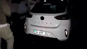 Üsküdar'da Park Halindeki Üç Araç Alevlere Teslim Oldu