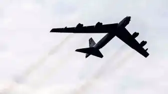 ABD Hava Kuvvetleri'ne ait B-52 bombardıman uçağı California'da düştü