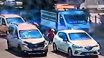 Adana Seyhan'da Trafik Kazası: Yolun Karşısına Geçmeye Çalışan 4 Yaşındaki Çocuk Yaşamını Yitirdi