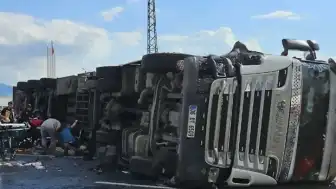 Ağrı'da Zincirleme Trafik Kazası: 1 Ölü, 4 Yaralı