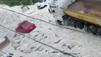 Ankara'da Şiddetli Sağanak ve Dolu Yağışı: Yaşam Felç Oldu