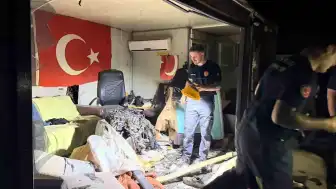 Antalya Serik'te Otomobilin Direğe Çarpması Sonucu Motor Parçası Barakaya Uçtu: 1 Ağır Yaralı