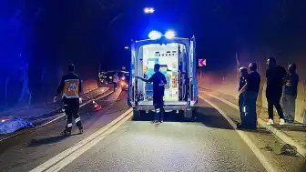 Artvin'de Trafik Kazası: Motosiklet Sürücüsü Hayatını Kaybetti, 2 Kişi Yaralandı