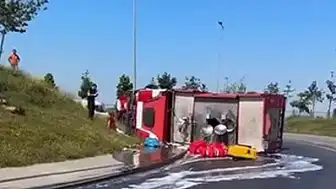 Bağcılar'da İtfaiye Aracı Devrildi