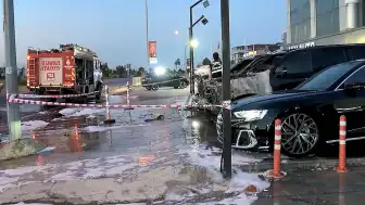 Bakırköy'de Galeride Bulunan 4 Otomobil Alev Aldı: 50 Milyon TL Zarar