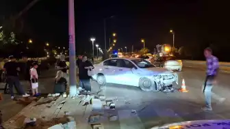Bursa Osmangazi'de Trafikte Makas Atan Araç Dereye Uçtu: 6 Yaralı