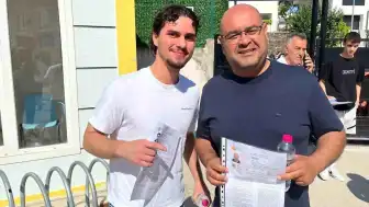Bursa'da Baba ve Oğul YKS Sınavına Bitişik Sınıflarda Katıldı