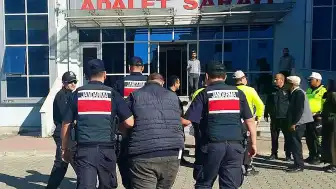 Edirne'de Takside Yakalanan 4 Kaçak Göçmen ve Sürücü Hakkında İşlem Yapıldı