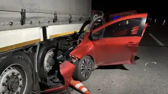 Edirne'de Tıra Arkadan Çarpan Otomobilin Sürücüsü Hayatını Kaybetti