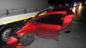 Edirne'de yakıtı biten tıra çarpan otomobildeki sürücü yaşamını yitirdi
