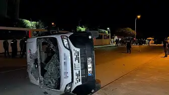 Eskişehir'de İşçi Servisi Minibüsüne Otomobil Çarptı: 7 Yaralı
