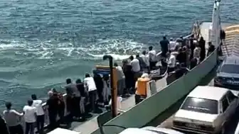 Feribottan Düşen Kişiyi Büfe Çalışanı Kurtardı