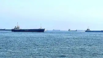 İran Devrim Muhafızları'ndan Hürmüz Boğazı'na Kapatılma Uyarısı
