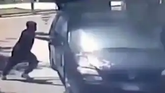 İtalya'da Tarım Mafyası 4 Göçmen İşçiyi Minibüste Yakarak Öldürdü