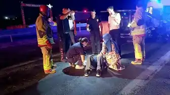 Manisa'da Trafik Kazası: Hafif Ticari Araç Traktöre Çarptı, 4 Yaralı