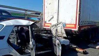 Osmaniye Düziçi'nde Otomobilin Tıra Çarpması Sonucu 5 Yaralı