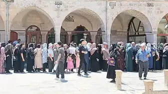 Şanlıurfa'da LGS Öncesi Balıklıgöl'de Dua Yoğunluğu