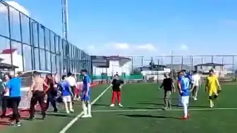 Türkoğlu'nda Şampiyonluk Maçı Sonrası Saha ve Tribünlerde Kavga Çıktı