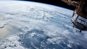 Uluslararası Uzay İstasyonu'nda Hava Sızıntısı Nedeniyle Acil Durum: Astronotlar Sığınağa Geçti