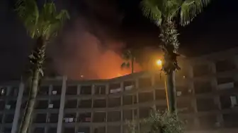 Alanya'da bir otelin çatı katında yangın çıktı