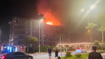 Alanya'da Bir Otelin Çatı Katında Yangın Çıktı