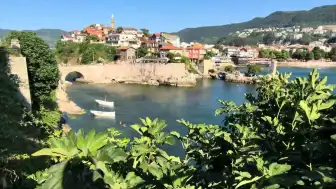 Amasra'da Turist Akını: Nüfusun 16 Katı Ziyaretçi Ağırlandı