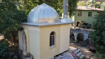 Anamur'da Doğal Güzellikler İçinde Yer Alan 9 Metrekarelik Cami Dronla Görüntülendi