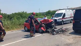 Balıkesir Erdek'te İki Otomobil Çarpıştı: 1 Ölü, 2 Yaralı