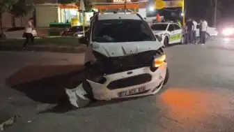 Batman'da Trafik Kazası: Taksi ve Hafif Ticari Araç Çarpıştı