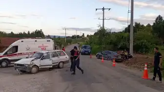 Bilecik Yenipazar'da İki Otomobil Çarpıştı: 10 Yaralı