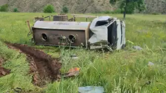 Bingöl Karlıova'da su tankerinin şarampole devrilmesi sonucu 1 kişi hayatını kaybetti
