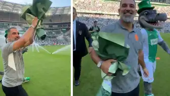 Bursa Büyükşehir Belediye Stadyumu'nda Arda Turan'a Coşkulu Karşılama