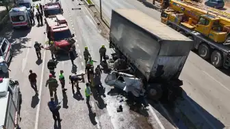 Bursa Kestel'de Freni Boşalan Kamyon Çarpması Sonucu 3 Yaralı