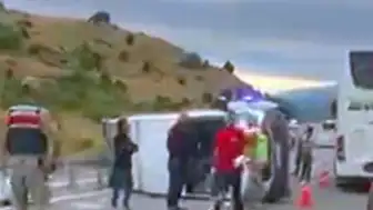 Erzincan-Erzurum Kara Yolunda Minibüs Devrildi: 16 Yaralı