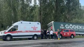 Erzurum'da tırın ağaçlara çarpması sonucu bir kişi yaşamını yitirdi