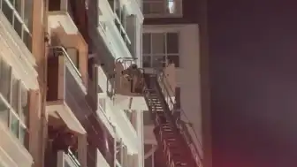 Esenyurt'ta 14 Katlı Binada Yangın: 13 Kişi Tahliye Edildi