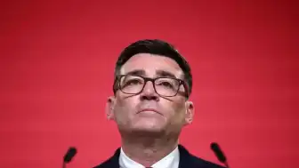 İngiltere'de Yeni Dönem: Andy Burnham İşçi Partisi Lideri Seçildi