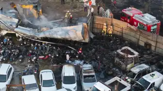 İzmir Bornova'da yediemin otoparkında yangın: 62 araç kullanılamaz hale geldi